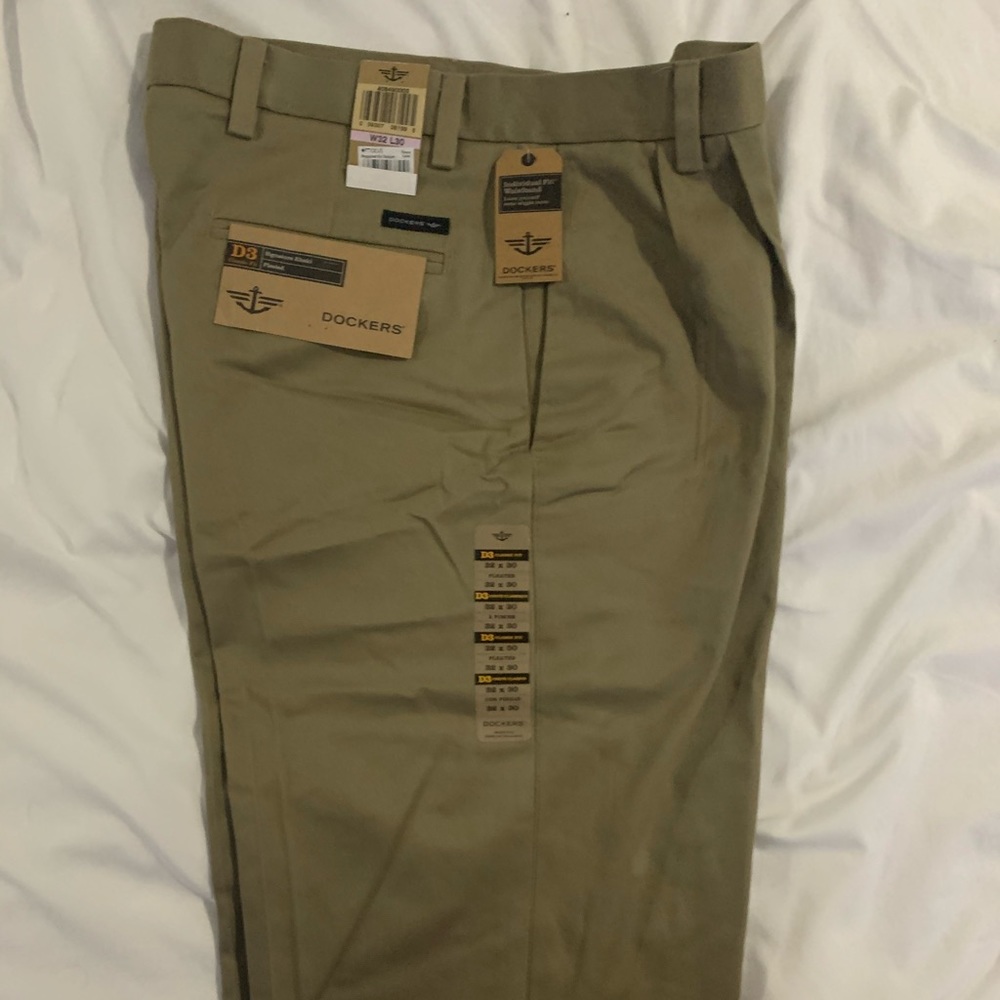 32x30 NWT Dockers khakis